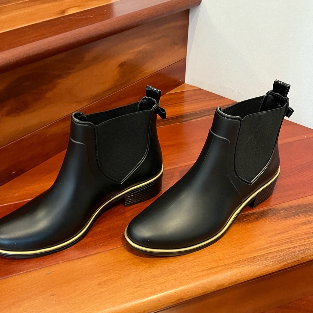 Kate Spade Sedgwick Rain Boots. New in the box never worn.